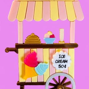 KOLEKCJA WENFAIR - Broszka akrylowa Lunapark Ice Cream Cart