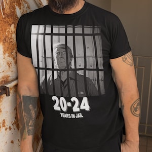 Camiseta divertida de Trump que dice que pasó de 20 a 24 años en prisión (parodia de Trump)