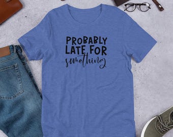 Camiseta "Probablemente llegues tarde a algo" – Camiseta divertida sobre la procrastinación, Camiseta con humor sobre llegar siempre tarde