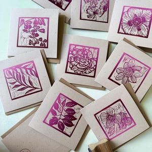 Carte imprimée à la main - carreaux floraux imprimés lino