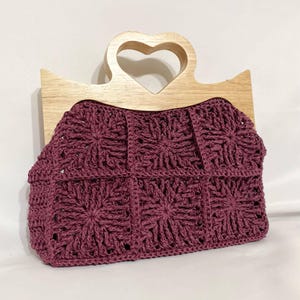 Crochet handbag with wooden handle, Kiss lock clutch bag