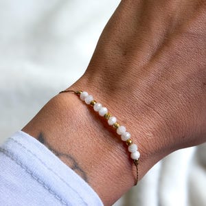 Women&#39;s faceted moonstone bead bracelet - Fine gold-plated stainless steel chain with gold-plated beads - Birthstone bracelet