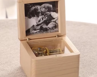 Carillon in legno con incisione personalizzata: regalo fotografico personalizzato