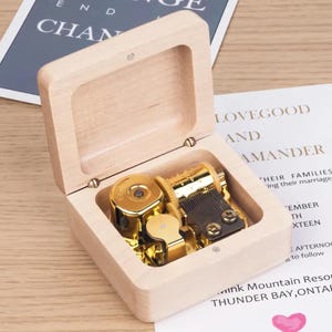 Caja de música de madera grabada personalizada: regalo con temática musical