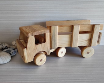 Handgemaakt houten vrachtwagenspeelgoed: cadeau bouwvoertuig