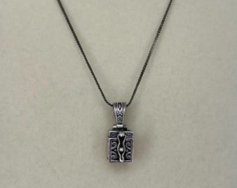 Vintage Sterling Silver 925 Poison Pendant with free chain