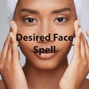 Op de afbeelding: Een persoon met een donkere huidskleur raakt haar gezicht aan met beide handen. De tekst "Desired Face Spell" is over de afbeelding gelegd.