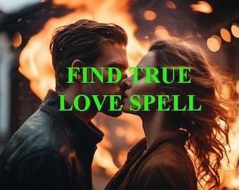 Könnte beinhalten: Ein Paar küsst sich vor einem feurigen Hintergrund mit dem Text "FIND TRUE LOVE SPELL", der über das Bild gelegt ist.