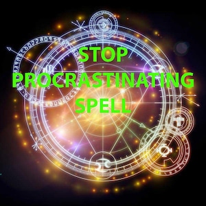 Op de afbeelding: Een kleurrijk, gloeiend, cirkelvormig ontwerp met de woorden "STOP PROCRASTINATING SPELL" in groene tekst.