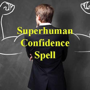 以下が含まれることがあります： 黒板の前に立つ人物。黒板には「Superhuman Confidence Spell」という文字が黄色で書かれている。黒板には、握りこぶしをした腕の白いアウトラインが2つ描かれている。