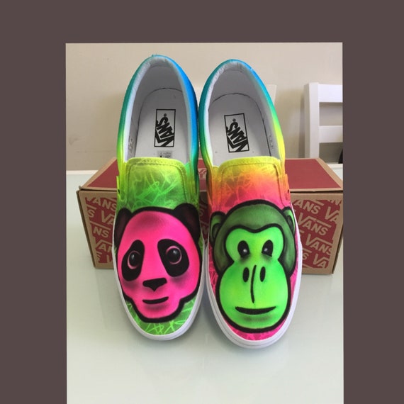 Airbrush Custom Sneakers Shoes Kicks by Mr.Hoodbrush. Airbrush Graffiti Designer Online shopping gifts Airbrush Custom Sneakers Shoes Kicks by Mr.Hoodbrush. Airbrush Graffiti Designer Online shopping gifts