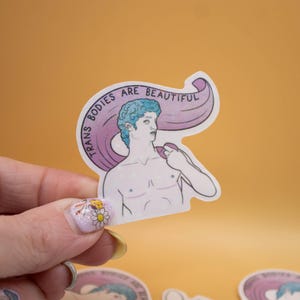 Pegatina de caridad ** Pegatina "Los cuerpos trans son hermosos" - Pegatinas brillantes, de derechos trans, socialistas, femeninas, para portátiles y botellas de agua