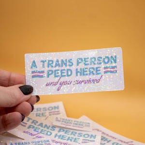 Pegatina de caridad ** Pegatina de una persona trans que hizo pis aquí - Derechos de las personas trans, pegatinas brillantes, pegatinas femeninas, pegatinas para portátiles y botellas de agua