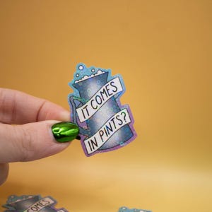 Viene en pintas - ESDLA, El Señor de los Anillos, Citas de ESDLA, Pegatina brillante, Pegatina de Hobbit, Pegatina de Hobbiton, Pegatina para portátil y botella de agua