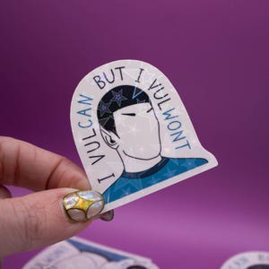 Io Vulcano ma non Vulvo - Star Trek, fantascienza, Trekkie, fantascienza, Spock, adesivi scintillanti, adesivi spaziali, adesivi per laptop e bottiglie d'acqua
