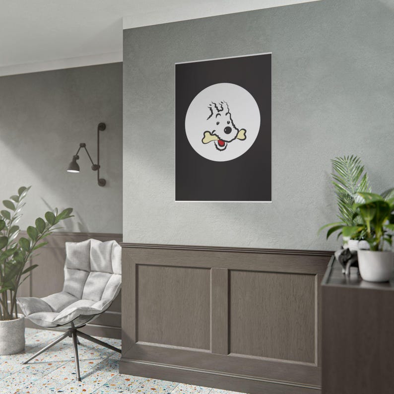 Puede incluir: Un p&oacute;ster enmarcado con un perro de dibujos animados sosteniendo un hueso. La cabeza del perro est&aacute; dentro de un c&iacute;rculo blanco sobre un fondo negro. El dise&ntilde;o tiene un estilo retro, adecuado para la habitaci&oacute;n de un ni&ntilde;o o un espacio dedicado a mascotas.