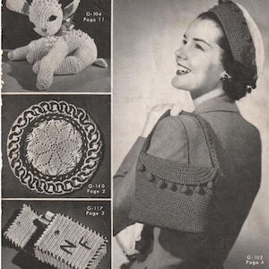 Könnte beinhalten: Schwarz-Weiß-Bild mit Häkelmustern. Gezeigt werden ein Lamm, ein Teller, eine Zigarettenschachtel, eine Handtasche und ein Hut. Das Bild stammt aus einem Vintage-Musterbuch.