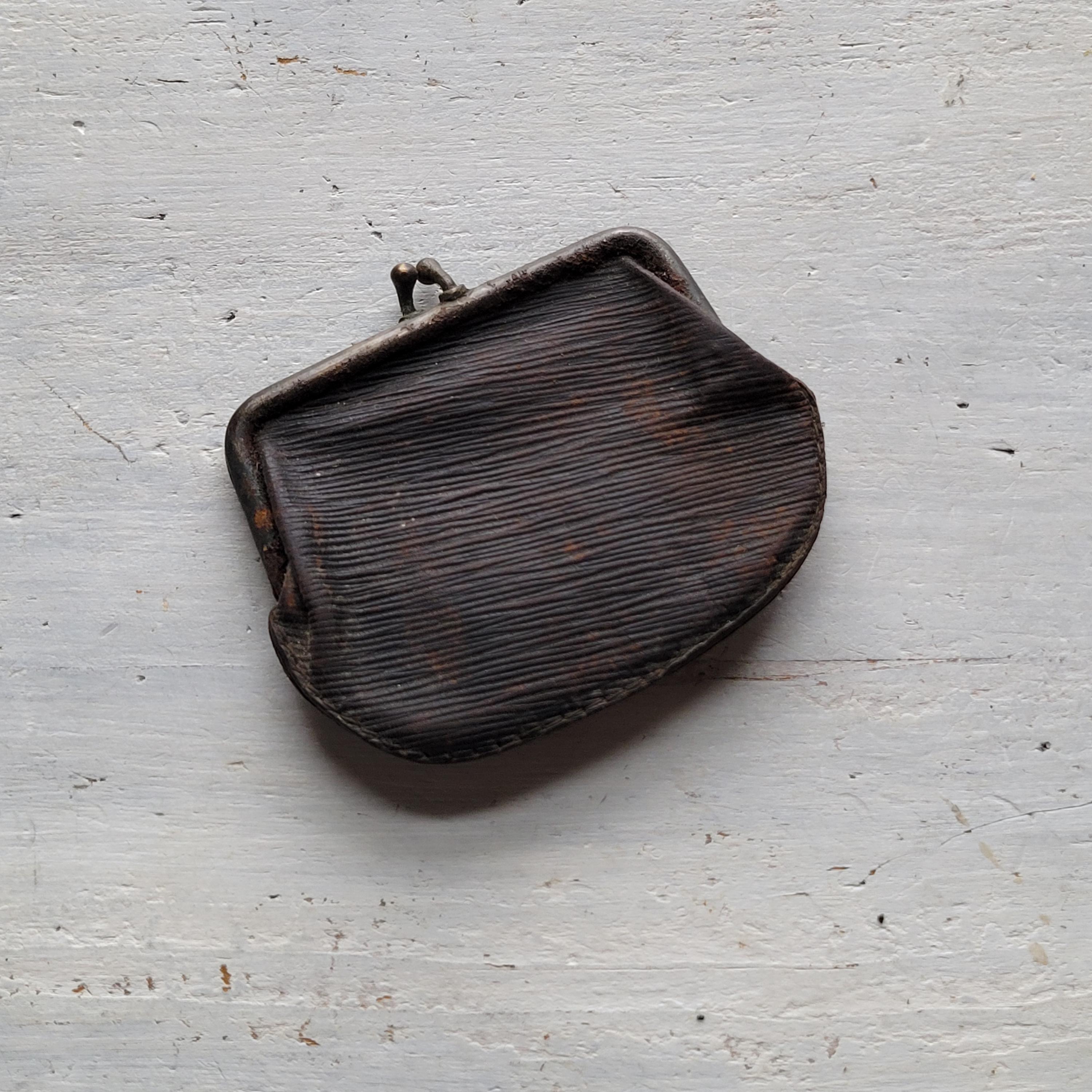 Antique Brown Leather Coin Change Purse w/Kiss Clasp