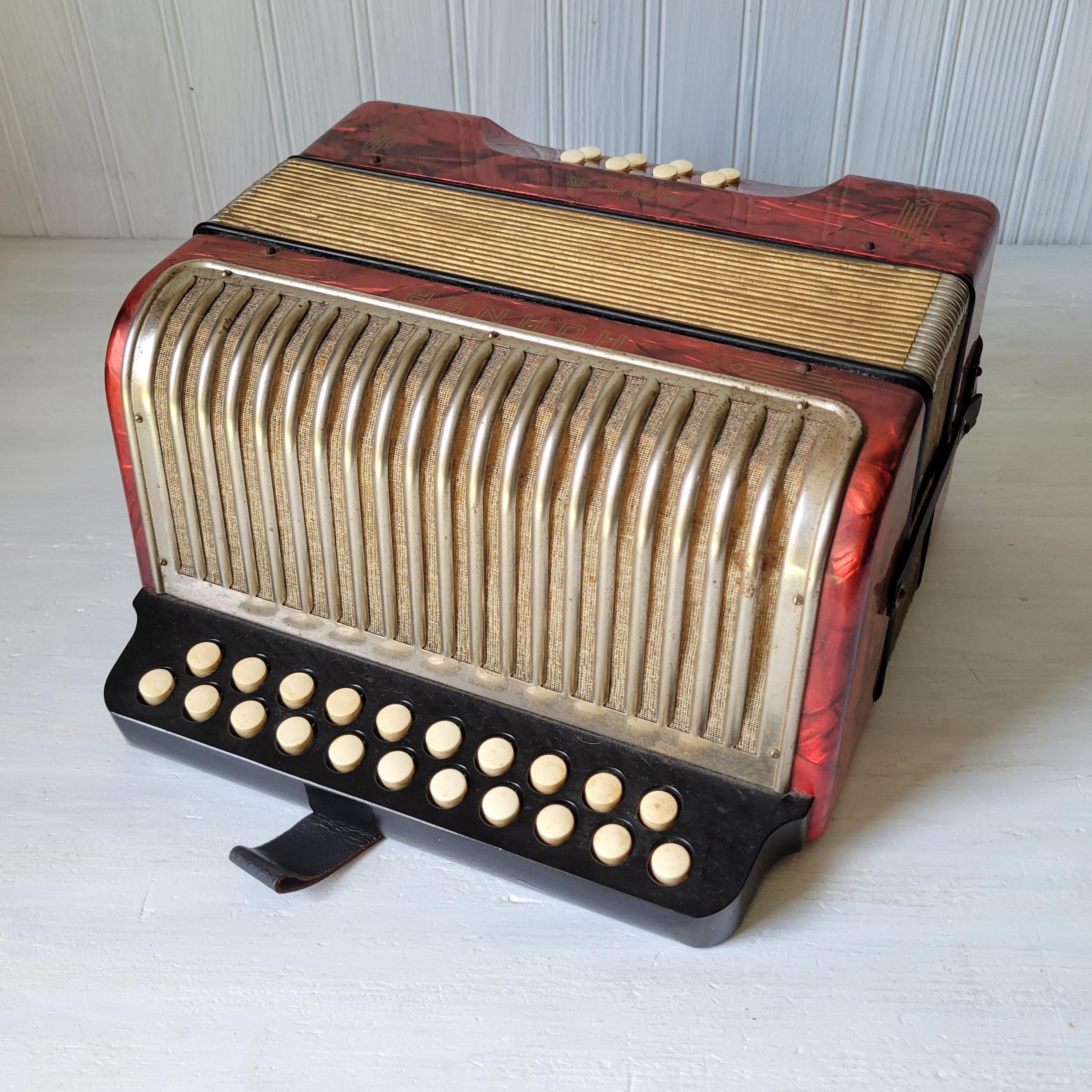 HOHNER アコーディオン ヴィンテージ　ケース付 HOHNER アコーディオン ヴィンテージ ケース付 HOHNER アコーディオン