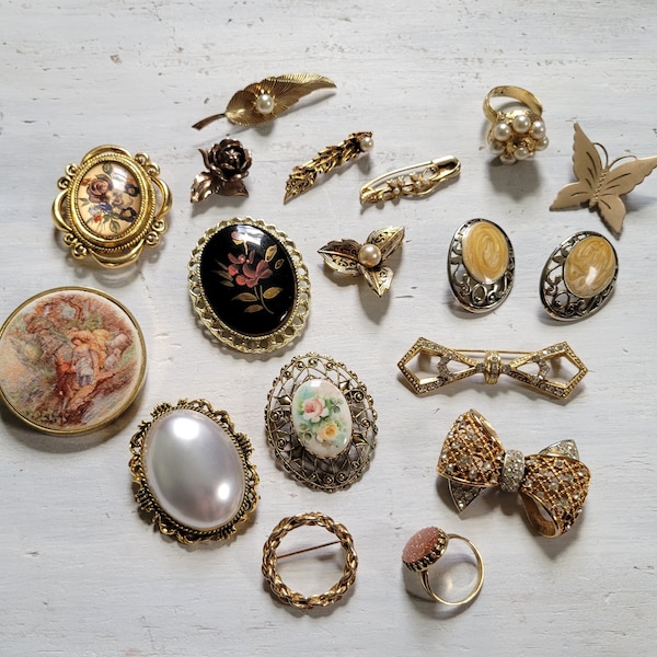 Vintage Brooches Rings Pierced Earrings Costume Jewelry Lot