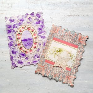 2 antieke Victoriaanse valentijnskaarten met reliëf en sierlijke paarse bloemen