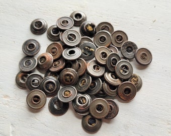 Lot de 50 petits boutons en métal vintage texturés rouillé minable 20 pièces