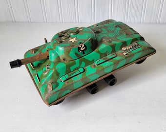 Carro armato a carica manuale Marx Tin Litho Vintage anni '50 #2 - Cannone FUNZIONANTE - Camouflage - COSÌ COM'È per pezzi di ricambio o riparazione