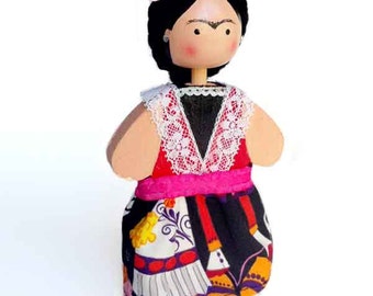 Frida Kahlo wood doll / Frida Kahlo pegdoll