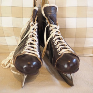 Vintage Bauer leather hockey skates - Stunning!