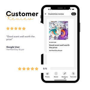 Op de afbeelding: Een smartphone toont een klantbeoordeling voor een geurproduct. De beoordeling bevat een vijfsterrenbeoordeling en de tekst "Good scent well worth the price." Het telefoonscherm toont een productafbeelding met een parfumflesje.