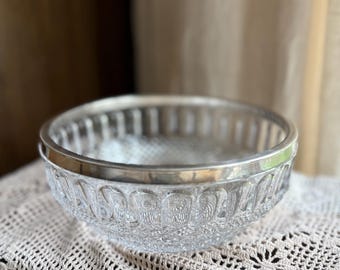 Bol de servir de vidrio grabado vintage con borde plateado / 8,5"