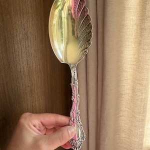 Cucchiaio da sorbetto antico Gorham “Saxony” in argento placcato oro (1891) – con monogramma