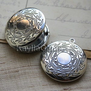 Round Victorian Pattern Hand Touched Antique Silver Locket Pendants /Charms LKRS-130AS - 2pcs