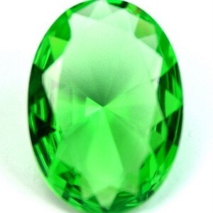 Glass Jewel Oval 30x22mm Faceted Diamond Cut Pointed Back Unfoild - Apple Green BG122