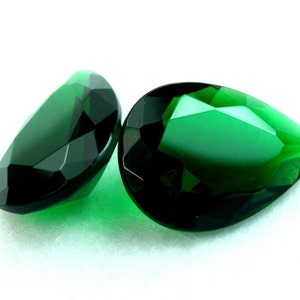 Glass Jewel 18x25mm Tear Drop Pear Shape Faceted Diamond Cut Pointed Back Tear Drop - Emerald Green BG136 - 1pc