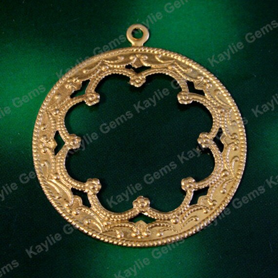 Scalloped Lace Edge Open Medallion 1 Ring Round Frame
