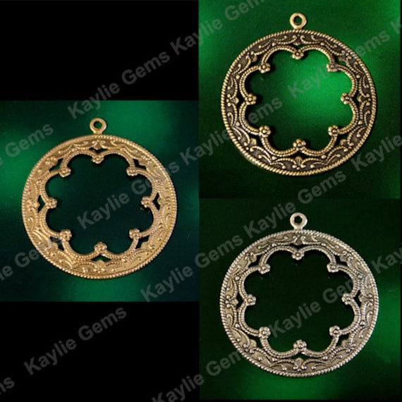 Scalloped Lace Edge Open Medallion 1 Ring Round Frame