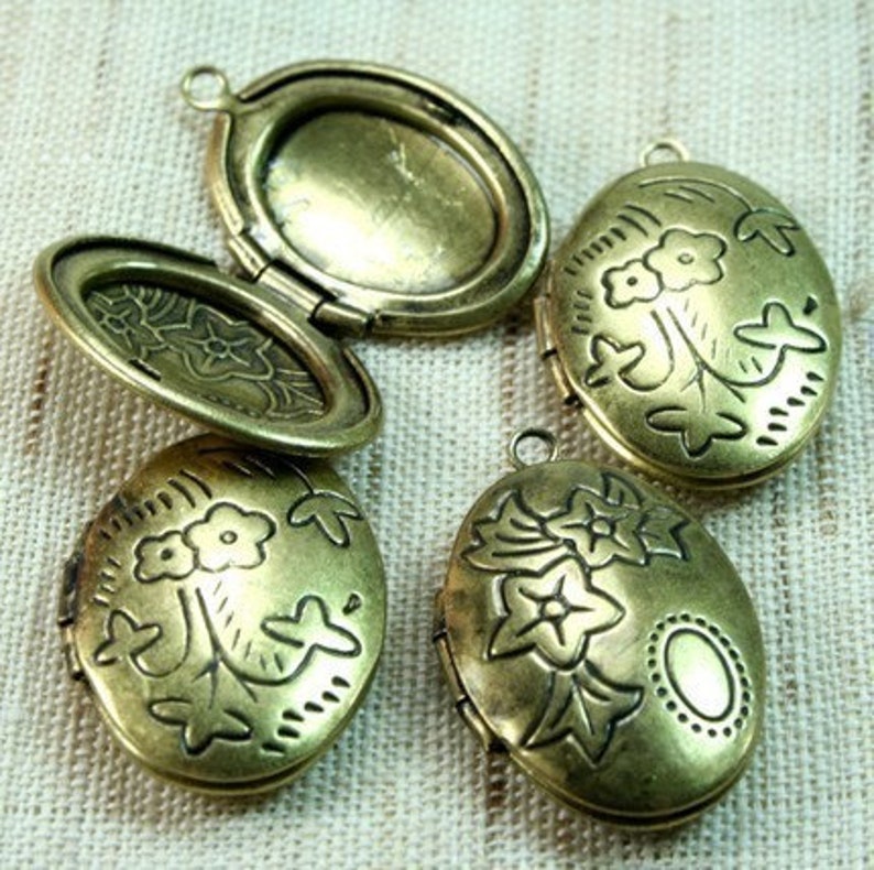 Antique Brass Oval Locket Charm Pendant LKOS-88AB 4pcs image 1