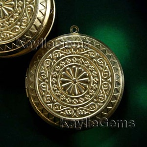 Beautiful Round Locket Raw BrassTwo-sided Victorian Baroque Pattern Pendant -LKRS-D28RS - 1 Pc