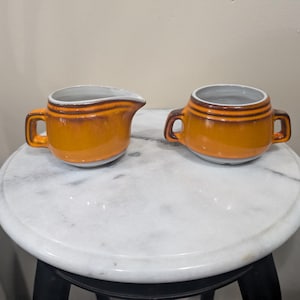 Pot à crème et sucrier signés Le Flambé du milieu du siècle par Jean Cartier Montréal Québec