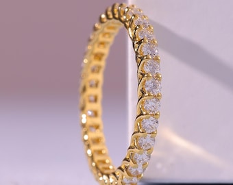 Anello nuziale impilabile per anniversario con diamante rotondo da 1 carato creato in laboratorio.
