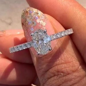 Anillo de compromiso ovalado con diamante cultivado en laboratorio / Montura minimalista en oro de 14 quilates / Certificado por IGI, 1,10 ct, color E, claridad VS1