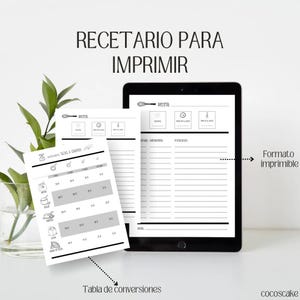 Puede incluir: Plantilla de receta imprimible con un diseño en blanco y negro. La plantilla incluye secciones para el nombre de la receta, los ingredientes, las instrucciones y una tabla de conversión para tazas y gramos.