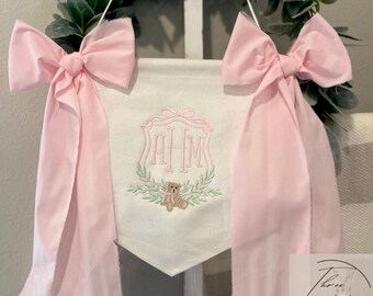 Custom Embroidered Baby Banner, Birth Announcement, Hospital Door Sign with bows, Baby Gift, Bassinet banner with crest & Teddy Bear