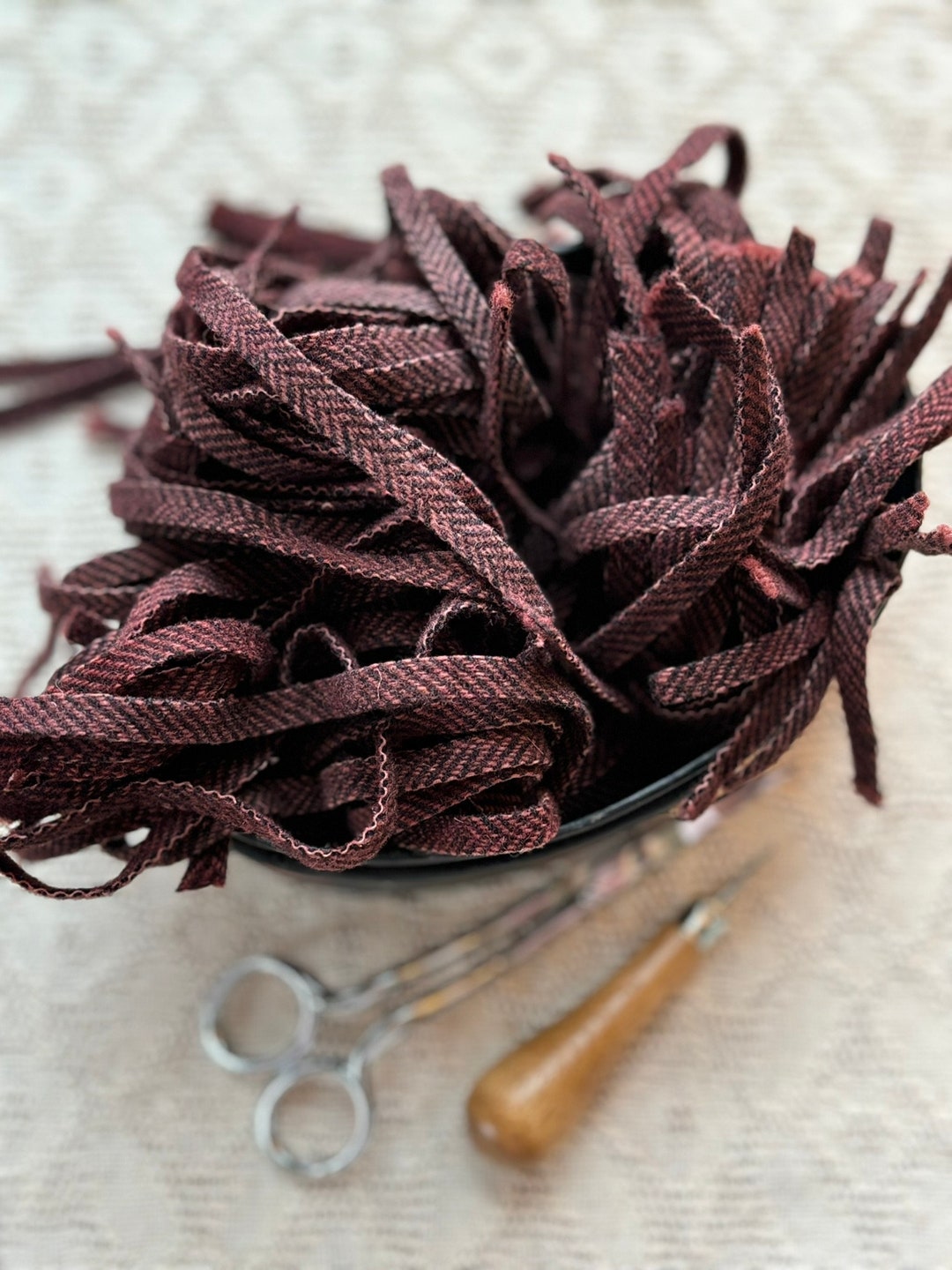 Old Christmas Red on Black Herringbone; Precut Rug Hooking Strips; #8 ...