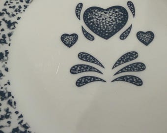 Juego de 2 platos llanos Corelle Vintage Blue Heart de 26,7 cm (10 1/2 pulgadas) con diseño de esponja.