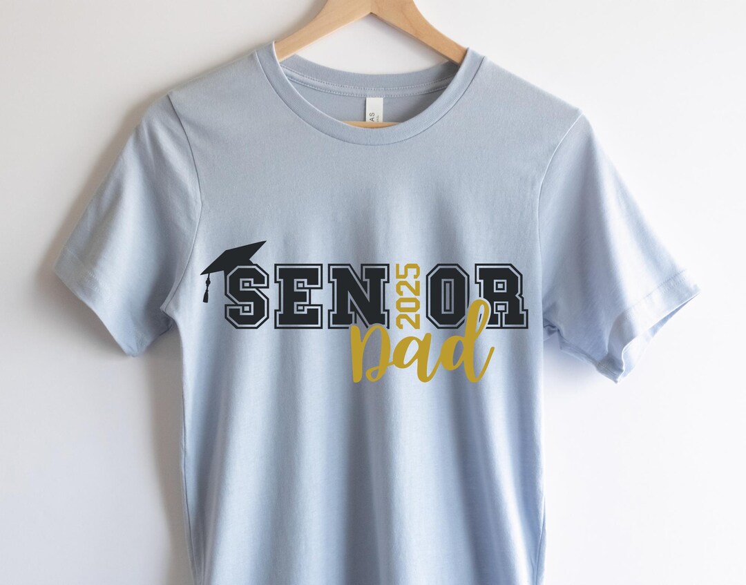 T-shirt "Proud Dad Class Of 2025" - Col V, Manches Courtes, 100% Coton, Neuf Avec étiquette