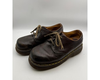Sapatos Oxford Dr. Martens 8206 vintage em couro marrom, tamanho 9 masculino, fabricados na Inglaterra.