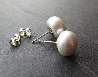 light silver pearl studs with sterling silver posts. oyster grey earrings. freshwater pearl jewellery from Canada.