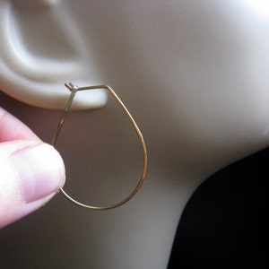 yellow gold earrings in niobium wire. hoop earrings. hypoallergenic jewelry, splurge. image 3